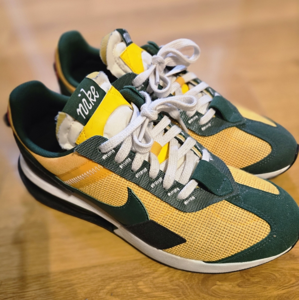 Nike Air Max Pre-DayUniversity Gold Gorge Green